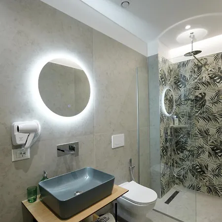 Oleva Sea View Lägenhetshotell Sarandë
